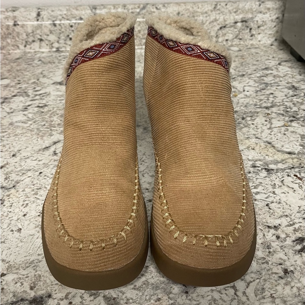 Sanuk Tan Corduroy ankle booties